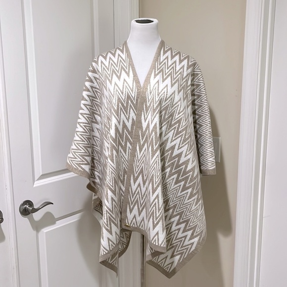 Calvin Klein Cream/Tan Poncho Shawl Wrap Sweater One Size - Picture 1 of 9